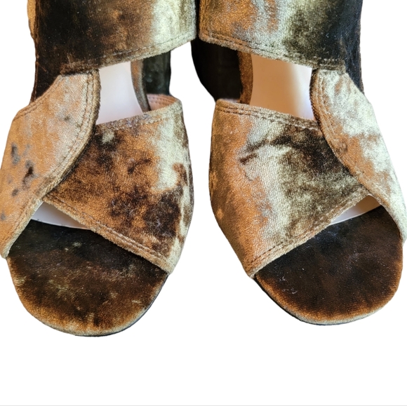 Cabi Olive Green Velvet Interlock Block Heel Sandals Women's Size 8 - Picture 6 of 12